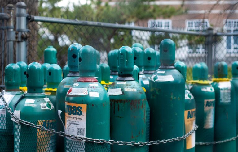 Un bărbat de 64 de ani, condamnat la 11 ani de închisoare pentru trafic de 14 kg de droguri ascunse într-o butelie de gaz
